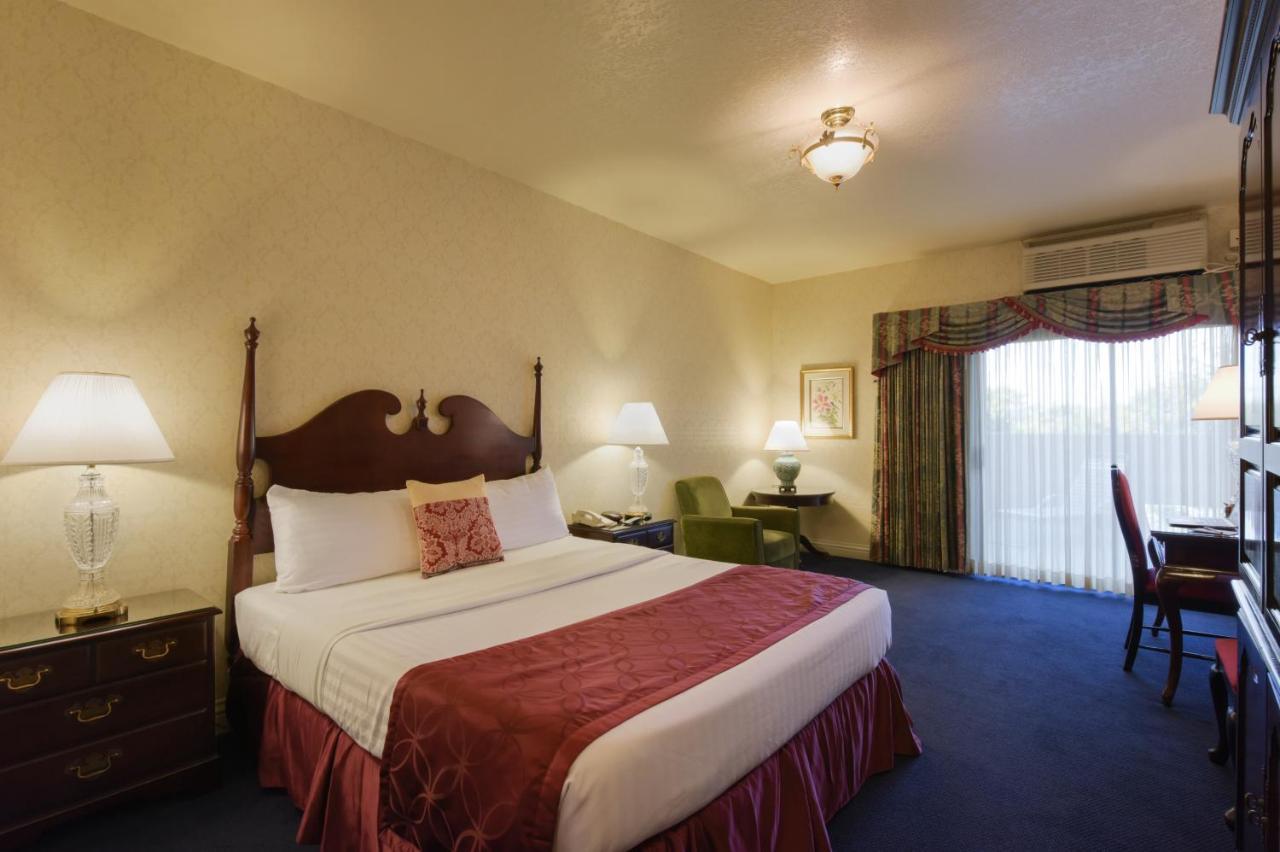 Carlyle Hotel Campbell Bagian luar foto