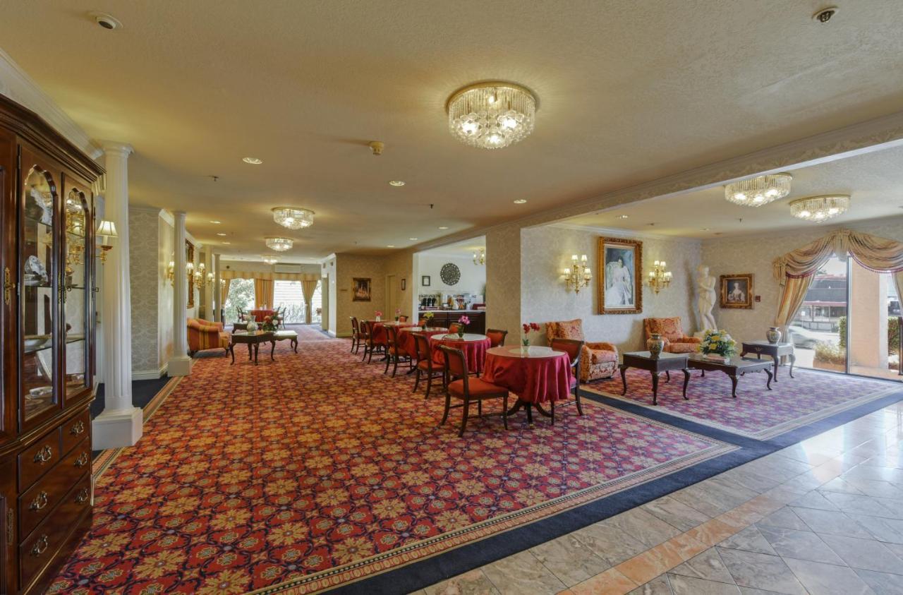 Carlyle Hotel Campbell Bagian luar foto