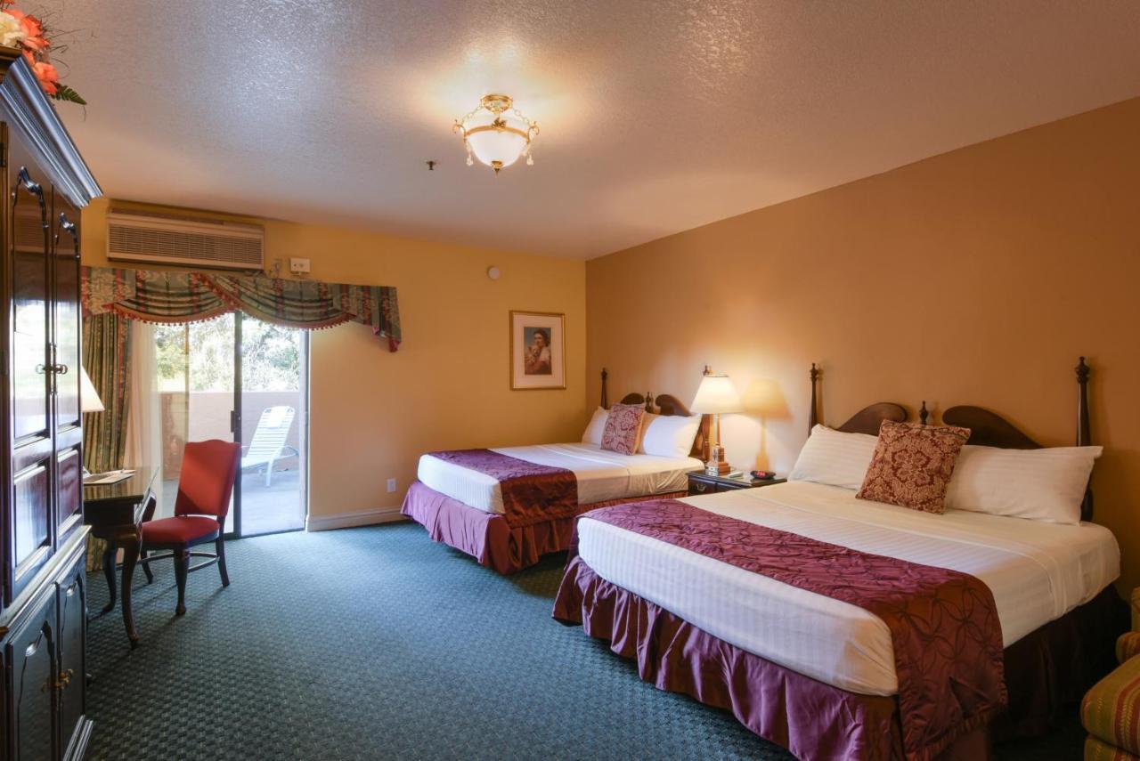 Carlyle Hotel Campbell Bagian luar foto