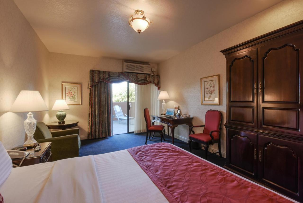 Carlyle Hotel Campbell Bagian luar foto