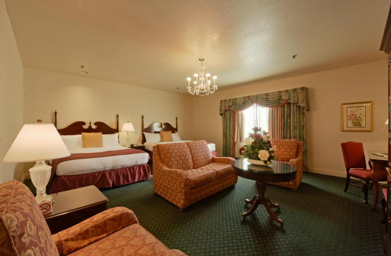 Carlyle Hotel Campbell Bagian luar foto