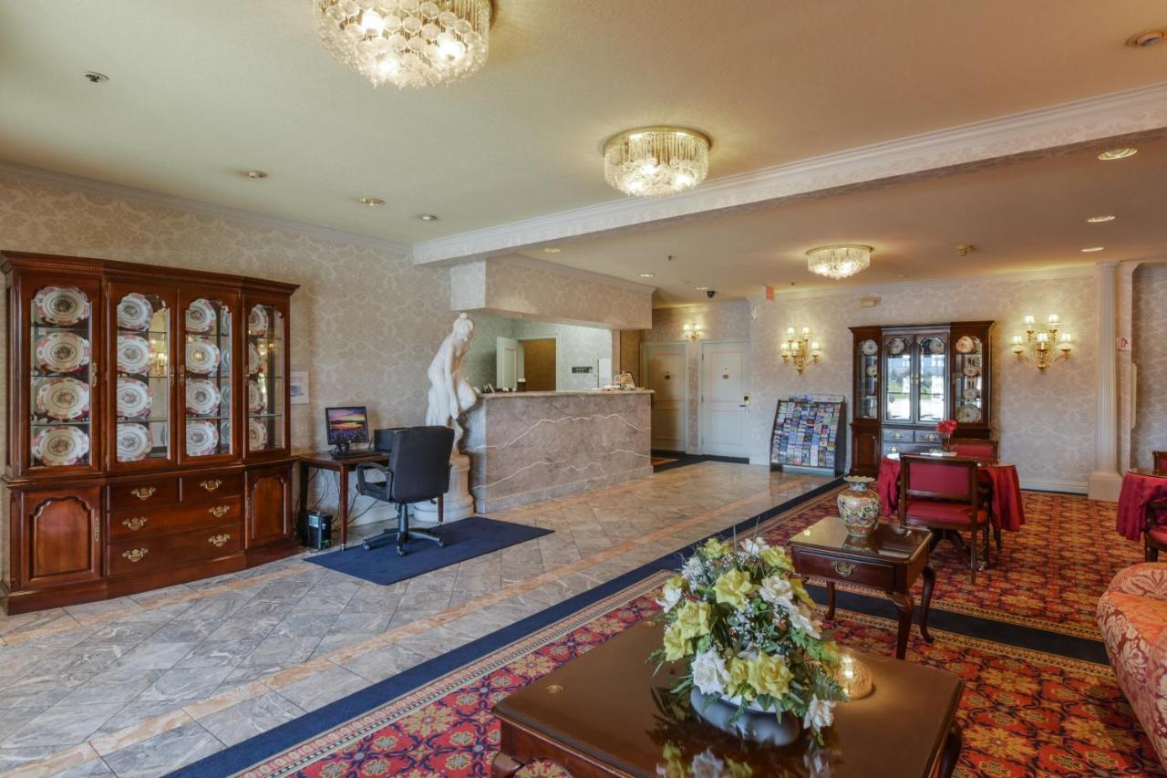 Carlyle Hotel Campbell Bagian luar foto