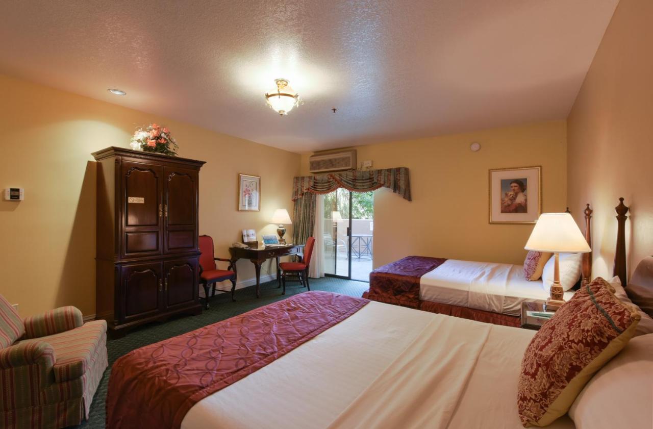 Carlyle Hotel Campbell Bagian luar foto
