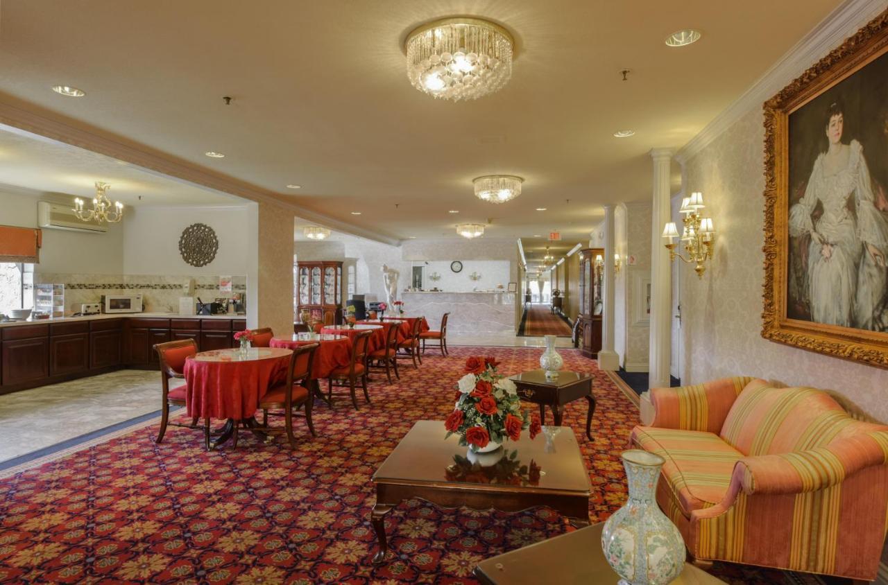 Carlyle Hotel Campbell Bagian luar foto