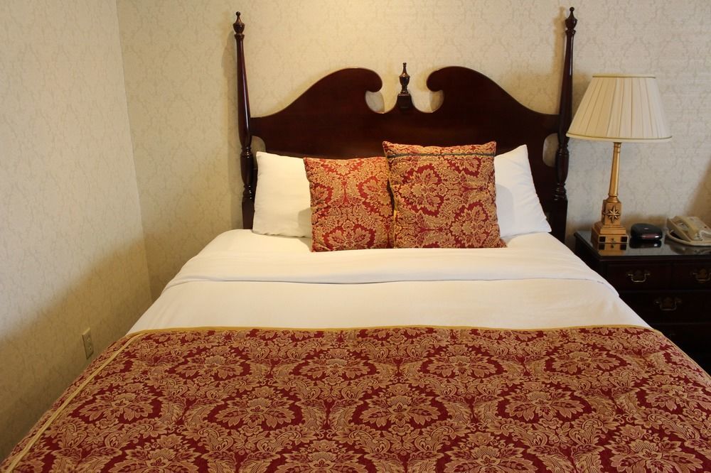 Carlyle Hotel Campbell Bagian luar foto